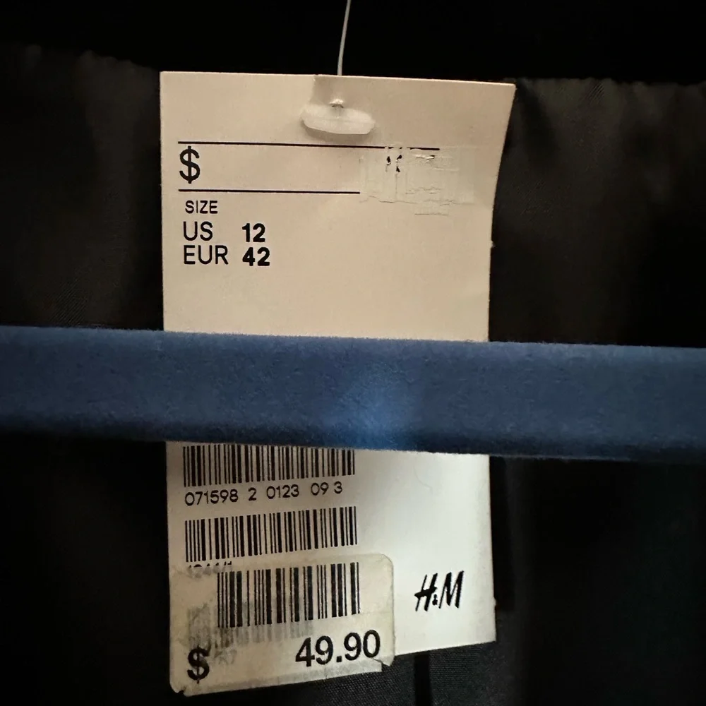 NWTs Size 12 Gorgeous & Unique Black & Gold Velvet Embroidered Bolero Jacket 🙌🏽 - Picture 2 of 3